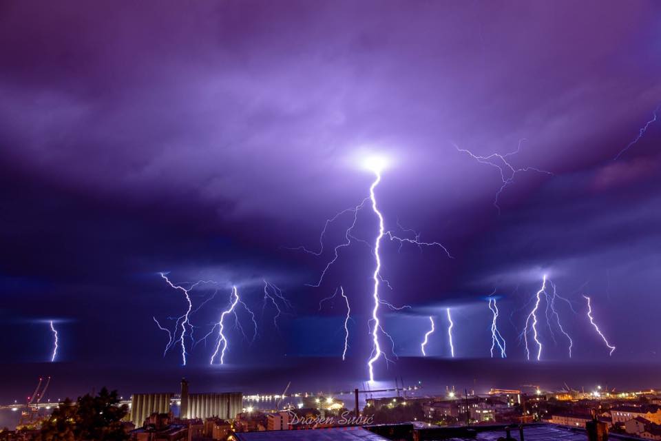 Morgengewitter über Kroatien.jpg